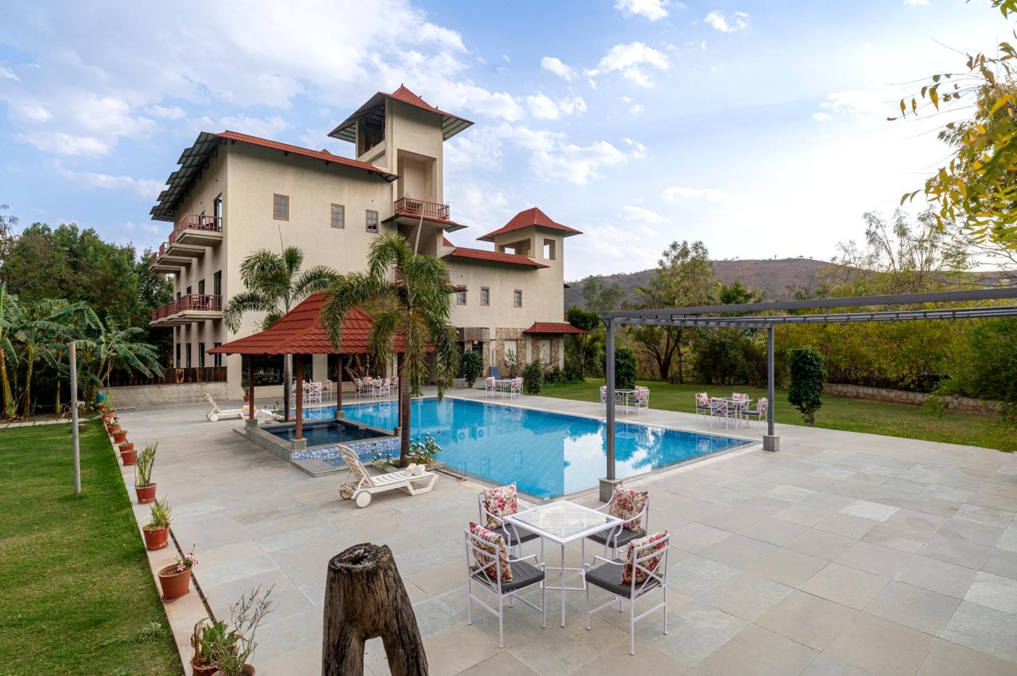 The Hunting - Luxury In