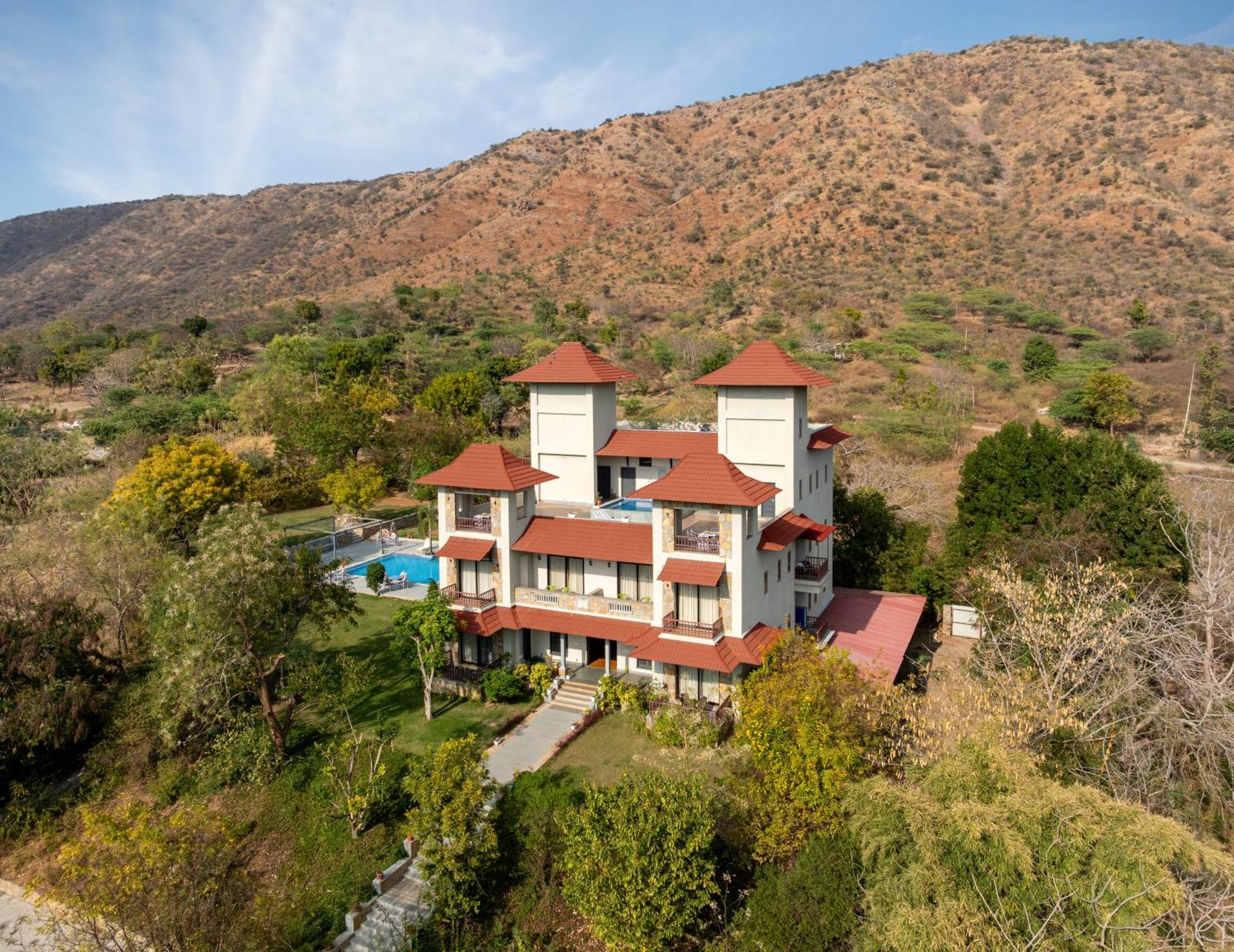 The Hunting - Luxury In
