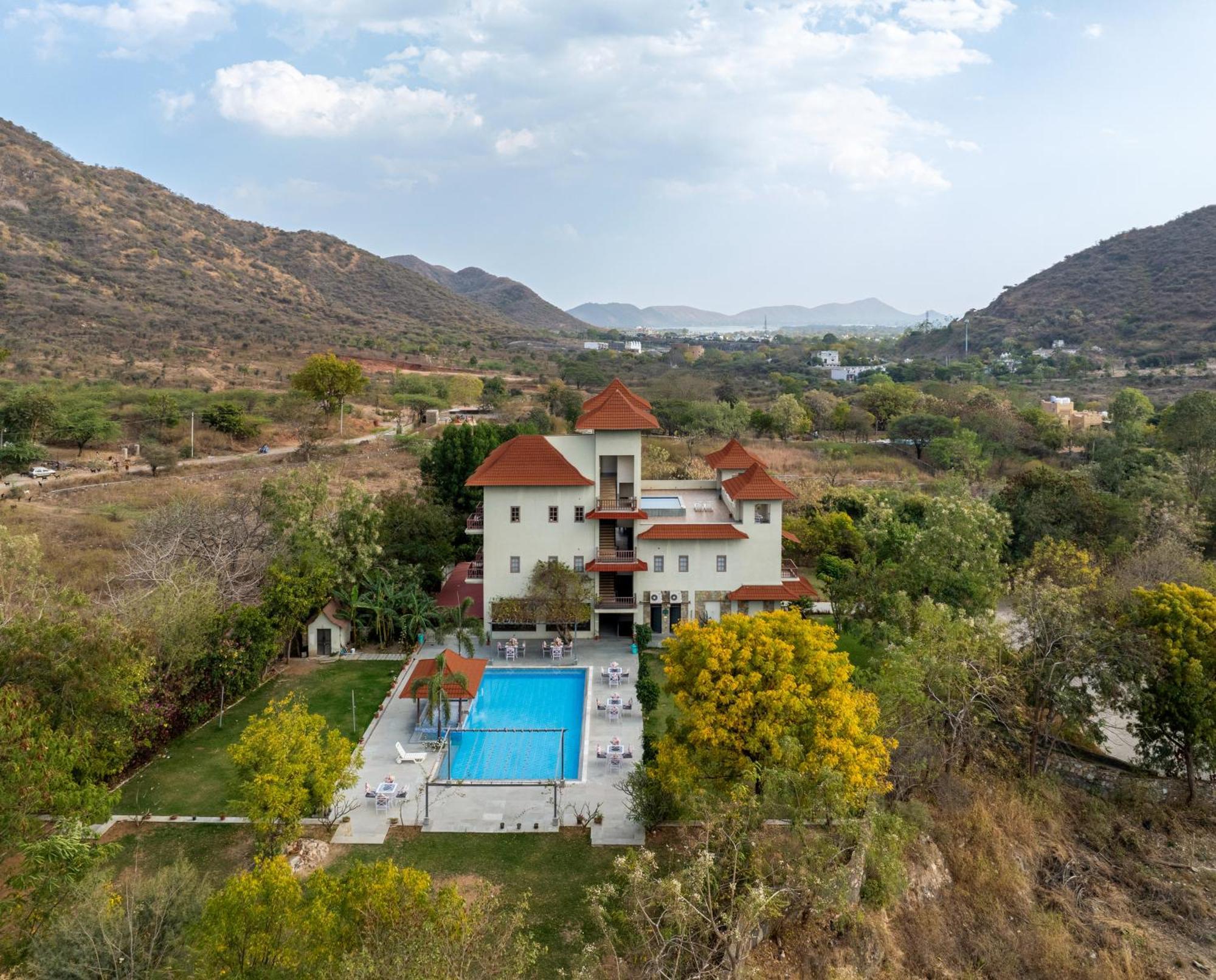 The Hunting - Luxury In